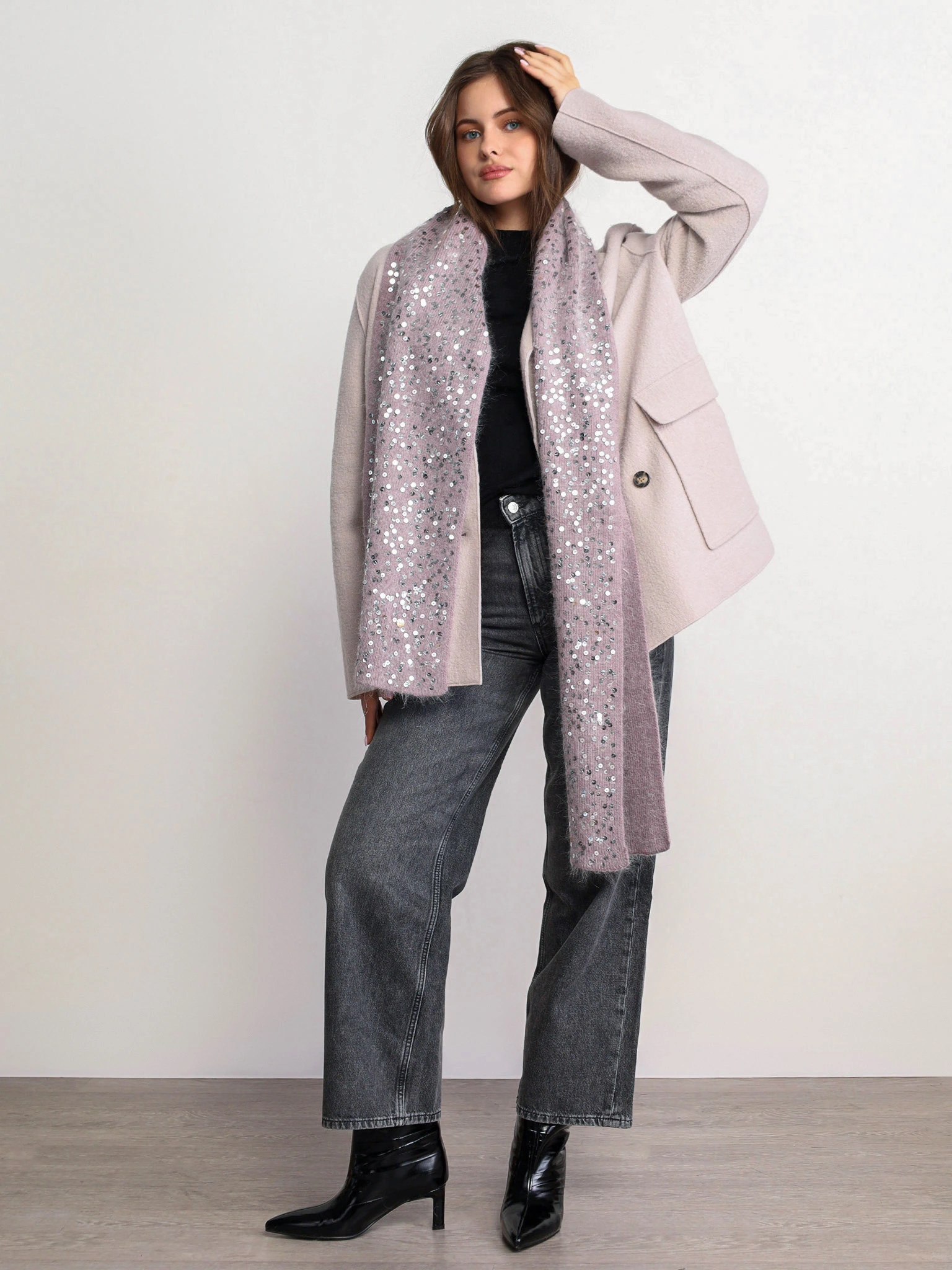 Шарф из ангоры и акрила с пайетками 